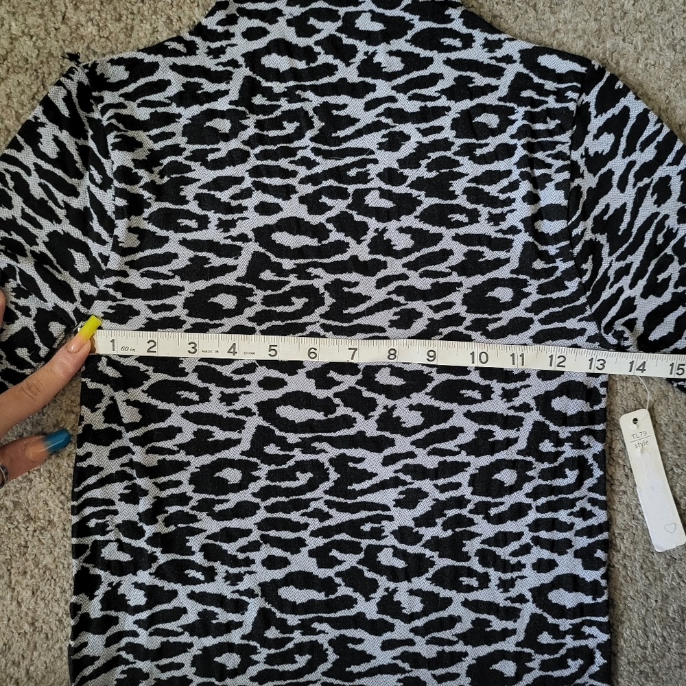 Leopard Turtle Neck - Picture 6 of 6